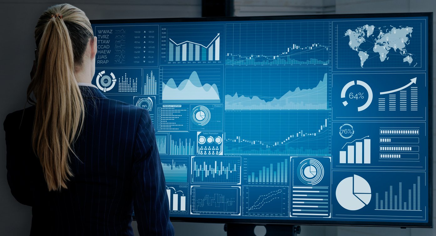 Illustration eines Data-Warehouse-Modells mit Datenquellen, zentraler Speicherung und Anbindung an BI-Tools.