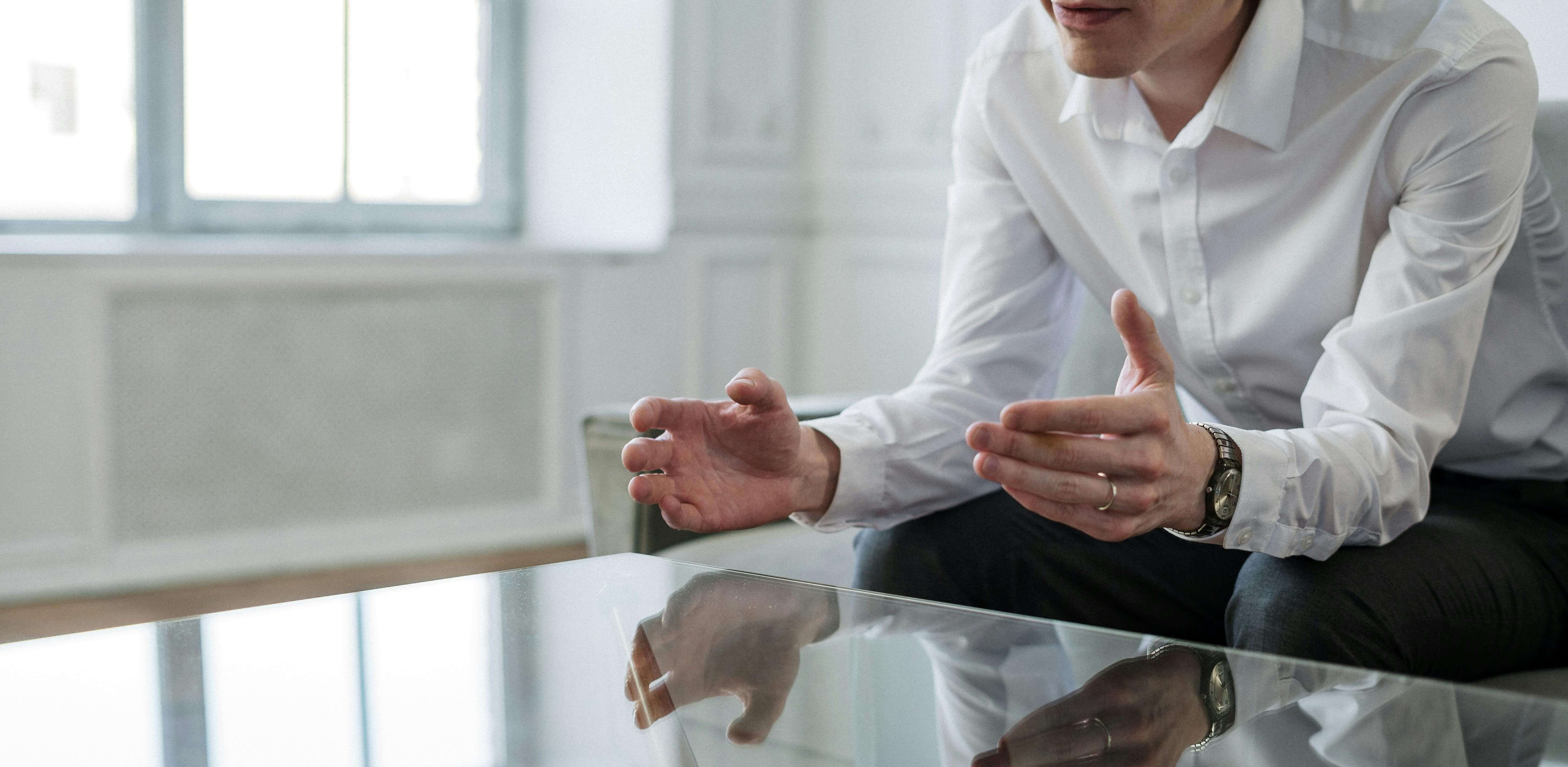 Nahaufnahme eines Mannes in einem Coachinggespräch